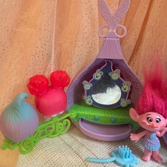 DreamWorks Trolls Poppy's Stylin' Pod - Picture 3 of 6